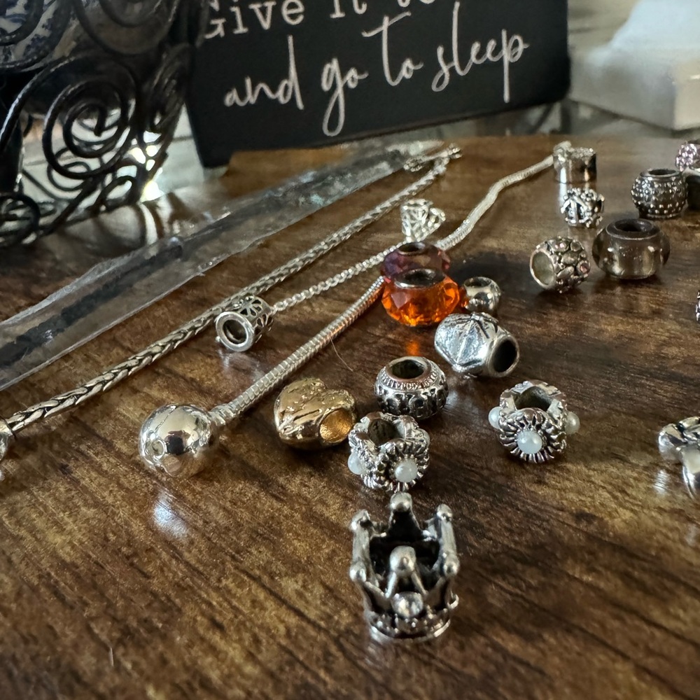 Bracelet with charms - Picture 4 of 14